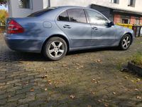 Gebraucht Mercedes E220 150 PS (110 kW) 2004 Blau Limousine