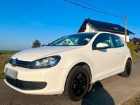 Gebraucht VW Golf VI 102 PS (75 kW) 2010 Weiß Kleinwagen