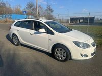 Gebraucht Opel Astra Edition 110 PS (80 kW) 2012 Weiß Kombi