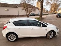 Gebraucht Opel Astra 130 PS (95 kW) 2013 Weiß Limousine
