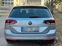 Gebraucht VW Passat 122 PS (89 kW) 2023 Silber Kombi