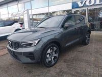 Neu Volvo XC40 Plus 163 PS (119 kW) 2026 Grün SUV
