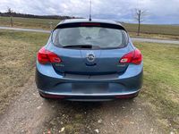 Usata Opel Astra Active 140 CV (102 kW) 2013 Blu Berlina