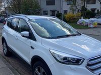 Gebraucht Ford Kuga Trend 175 PS (128 kW) 2019 Schwarz SUV