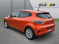 Neu Renault Clio V Evolution 91 PS (66 kW) 2025 Orange Limousine