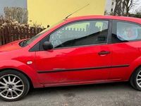 Gebraucht Ford Fiesta 74 PS (54 kW) 2004 Rot Kleinwagen