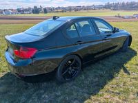 Gebraucht BMW 318 143 PS (105 kW) 2014 Schwarz Limousine