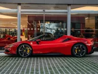Gebraucht Ferrari SF90 780 PS (573 kW) 2023 Rot Cabrio