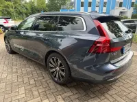 Gebraucht Volvo V60 Plus 197 PS (144 kW) 2023 Blau Kombi