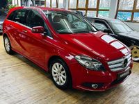 Gebraucht Mercedes B200 156 PS (114 kW) 2014 Rot Van / Kleinbus