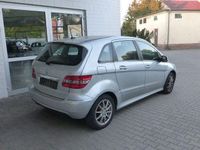 Gebraucht Mercedes B180 109 PS (80 kW) 2010 Silber Van / Kleinbus