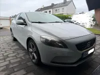 Gebraucht Volvo V40 Summum 114 PS (83 kW) 2012 Blau Kleinwagen