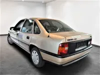 Usata Opel Vectra 75 CV (55 kW) 1992 Oro Berlina