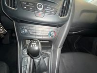 Gebraucht Ford Focus 100 PS (73 kW) 2016 Blau Kleinwagen