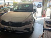 Gebraucht VW Tiguan Basis 150 PS (110 kW) 2022 SUV