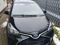 Gebraucht Toyota Yaris Hybrid 75 PS (55 kW) 2017 Schwarz Kleinwagen