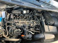 Second-hand VW Caddy 105 CP (77 kW) 2011 Albastru Monovolum