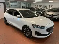 Gebraucht Ford Focus Titanium 116 PS (85 kW) 2023 Frozen white Limousine