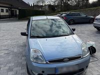 Gebraucht Ford Fiesta 60 PS (44 kW) 2004 Blau Kleinwagen