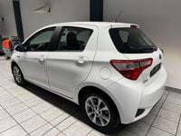 Gebraucht Toyota Yaris Hybrid 75 PS (55 kW) 2020 Weiß Limousine