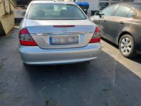 Gebraucht Mercedes E220 170 PS (125 kW) 2006 Silber Limousine