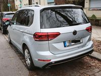 Gebraucht VW Touran Active 122 PS (89 kW) 2022 Silber Van / Kleinbus