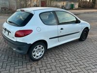 Gebraucht Peugeot 206 60 PS (44 kW) 2002 Weiß Kleinwagen