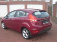 Gebraucht Ford Fiesta Titanium 120 PS (88 kW) 2008 Rot Kleinwagen