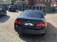 Gebraucht BMW 320 Sport Line 184 PS (135 kW) 2012 Schwarz Limousine