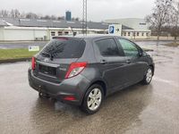 Gebraucht Toyota Yaris 90 PS (66 kW) 2012 Grau Kleinwagen