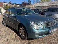 Usata Mercedes E220 150 CV (110 kW) 2002 Blu Berlina