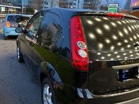 Gebraucht Ford Fiesta Ambiente 69 PS (50 kW) 2005 Schwarz Kleinwagen