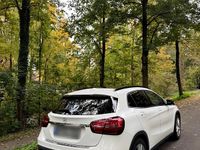 Gebraucht Mercedes GLA180 122 PS (89 kW) 2019 Weiß SUV