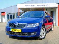 Gebraucht Skoda Octavia Business Line 140 PS (102 kW) 2014 Blau Kleinwagen