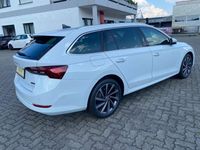Gebraucht Skoda Octavia 150 PS (110 kW) 2023 Moonweiss metallic Kombi
