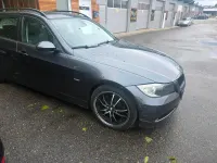Gebraucht BMW 320 150 PS (110 kW) 2007 Grau Kombi