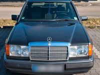 Second-hand Mercedes E230 132 CP (97 kW) 1992 Negru Berlinǎ