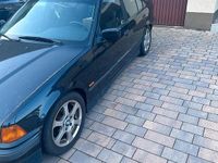 Second-hand BMW 318 Basis 1998 Negru Berlinǎ