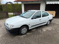 Gebraucht Renault Mégane 75 PS (55 kW) 1998 Weiß Limousine