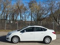 Gebraucht Opel Astra 131 PS (96 kW) 2012 Weiß Limousine