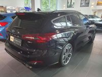 Gebraucht Ford Focus ST-Line 155 PS (114 kW) 2023 Obsidianschwarz metallic Kombi