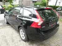 Gebraucht Volvo V60 120 PS (88 kW) 2016 Schwarz Kombi