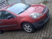Gebraucht Ford Fiesta 68 PS (50 kW) 2007 Rot Kleinwagen