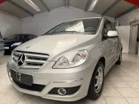 Gebraucht Mercedes B180 122 PS (89 kW) 2011 Silber Kleinwagen