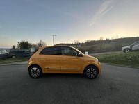 Gebraucht Renault Twingo Techno 60 kW (82 PS) 2023 Mangogelb Kleinwagen
