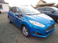 Gebraucht Ford Fiesta Trend 101 PS (74 kW) 2015 Arubablau metallic Kleinwagen