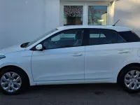 Gebraucht Hyundai i20 75 PS (55 kW) 2015 Weiß Kleinwagen