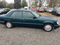 Second-hand Mercedes E250 113 CP (83 kW) 1994 Berlinǎ