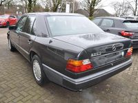 Second-hand Mercedes E250 90 CP (66 kW) 1989 Gri Berlinǎ