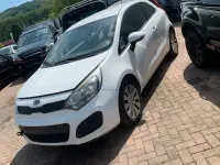 Gebraucht Kia Rio 75 PS (55 kW) 2012 Weiß Limousine